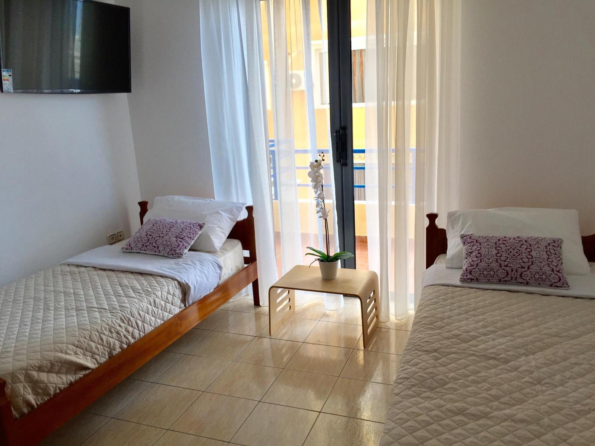 Sea And Sky Apartments Saranda Oda fotoğraf
